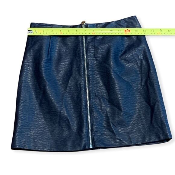 𝅺DIVIDED By H&M Zippered Faux Leather Navy Mini Skirt - Picture 7 of 8